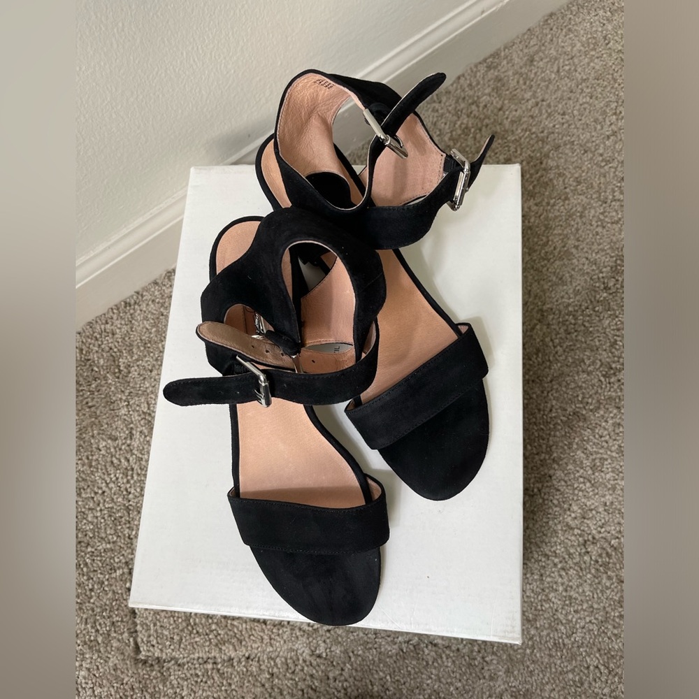 HALOGEN Black Faux Suede Heel Women Sandal Size 8.5M - Picture 3 of 11